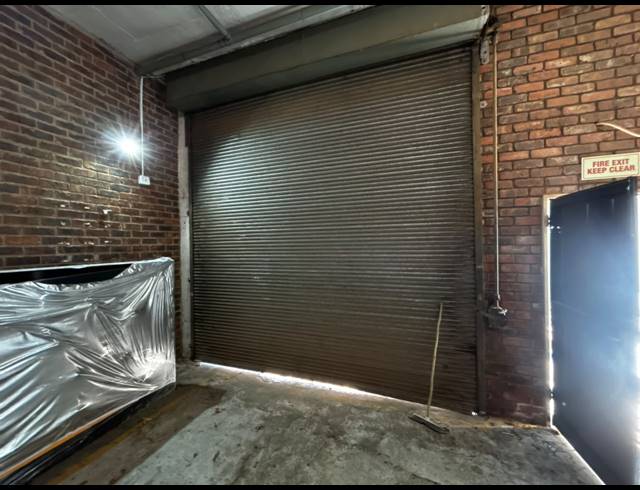 1,000M² WAREHOUSE TO LET IN WYNBERG